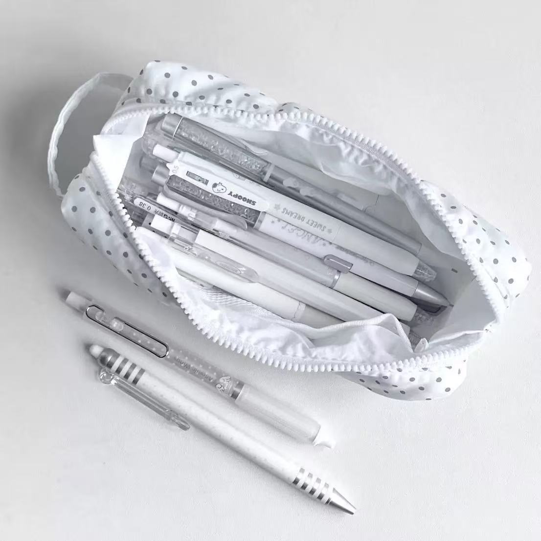 水玉模様の手持ち鉛筆バッグ大容量美的学生文具収納ポーチ女の子 - Aesthetic Large Pencil Case Pouch のレビューと価格